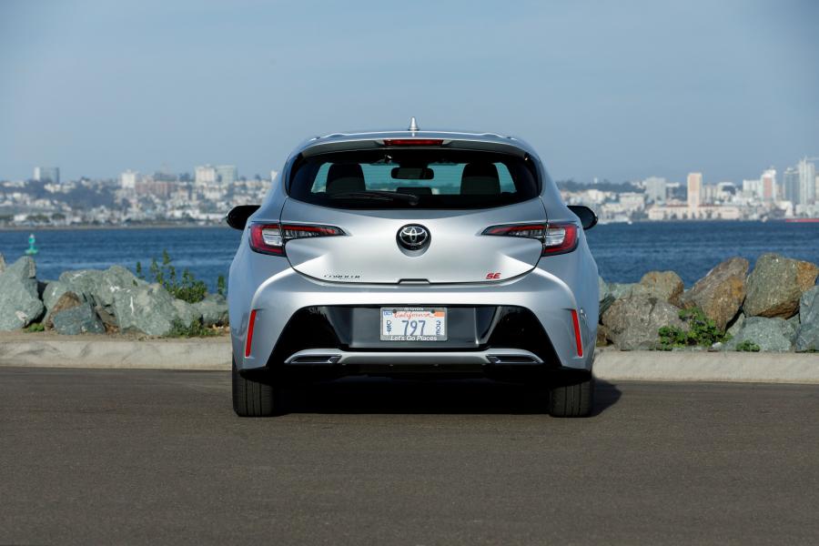  Toyota Corolla SE Hatchback 2018 года  (NA) (фото 19 из 30)